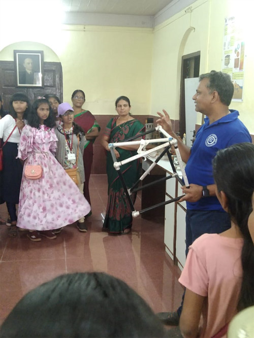 Marathi Kanya Prathamik Shala, Osmanabad visited Magnetic Observatory, Alibag
