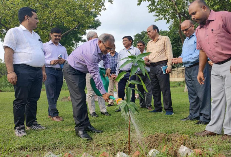 Visit of Director, IIG and other dignitaries to KSKGRL, Prayagraj